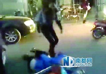 女子打人吃瓜事件视频播放